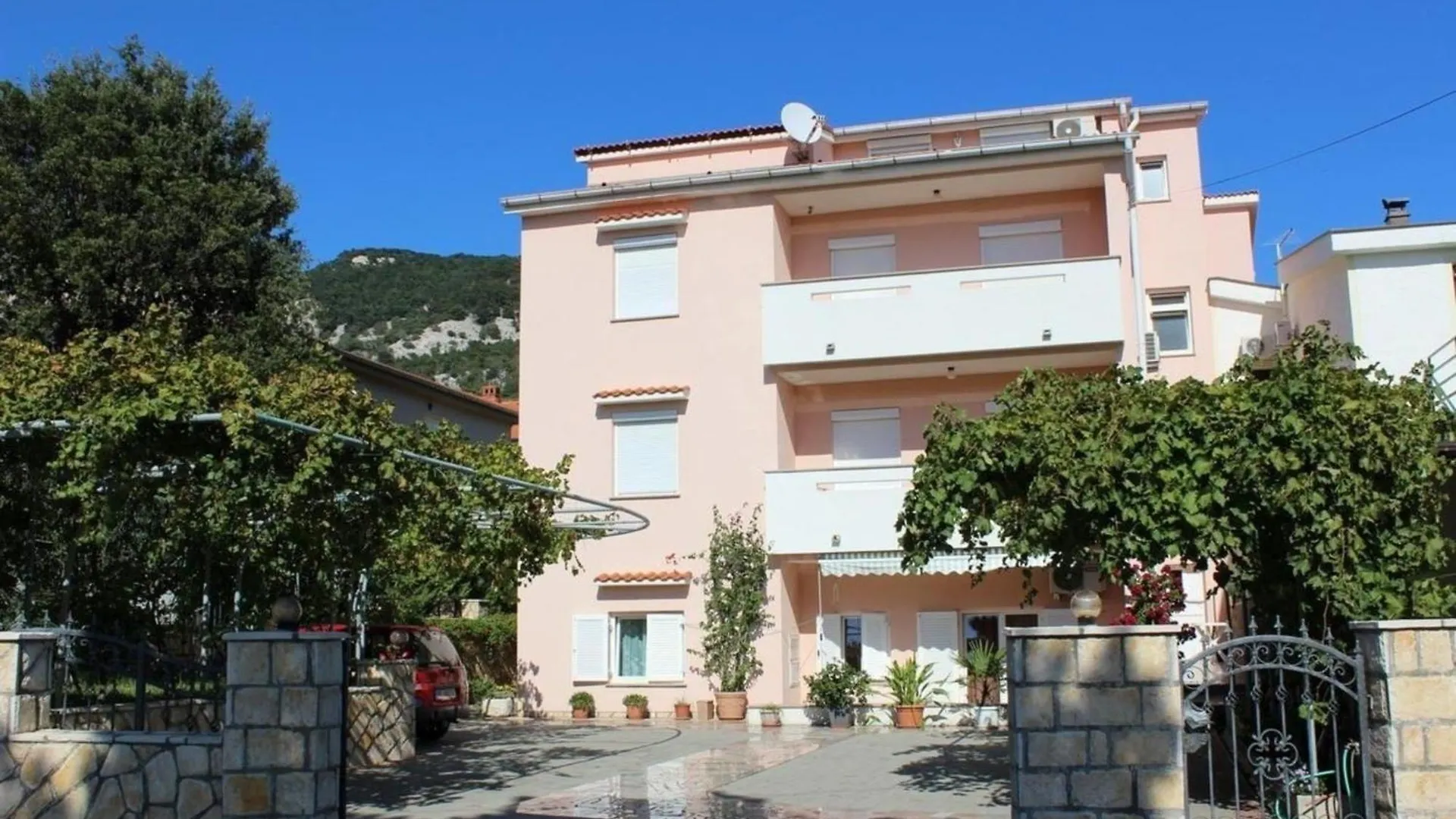 Apartment Charmantes Appartement In Baska Mit Eigenem Balkon - B59619